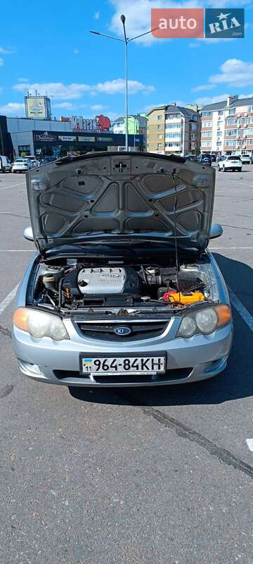 Седан Kia Shuma 2002 в Києві