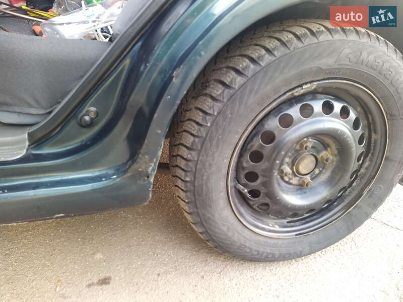 Седан Kia Shuma 2000 в Житомирі