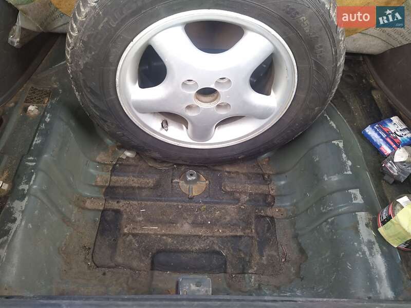 Седан Kia Shuma 2000 в Житомирі