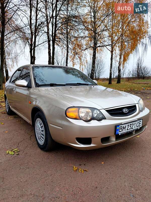 Седан Kia Shuma 2001 в Тростянці