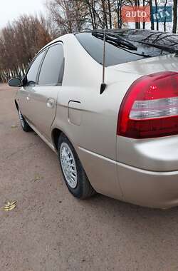 Седан Kia Shuma 2001 в Тростянці