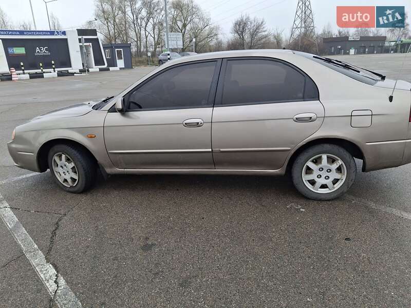 Седан Kia Shuma 2003 в Киеве