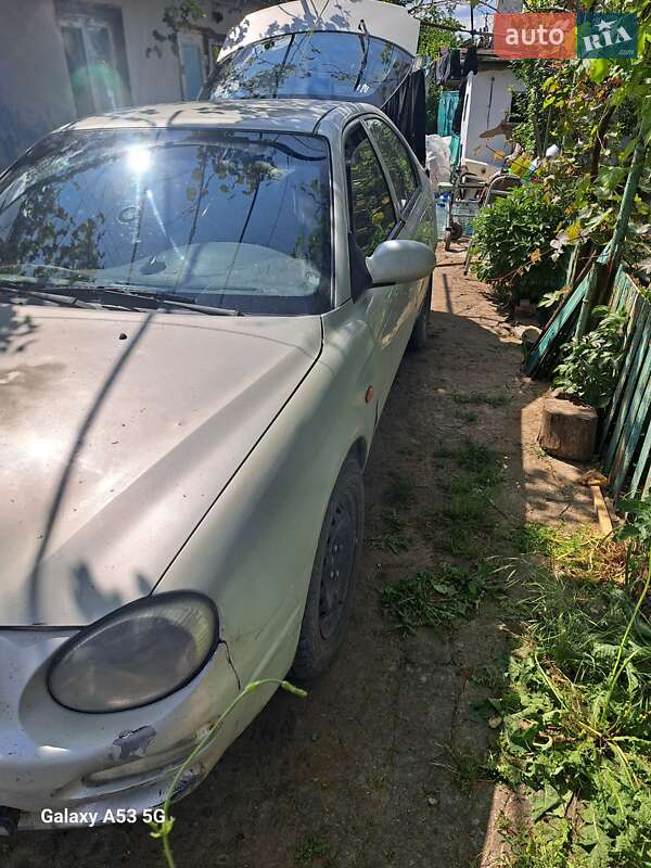 Седан Kia Shuma 1999 в Херсоні