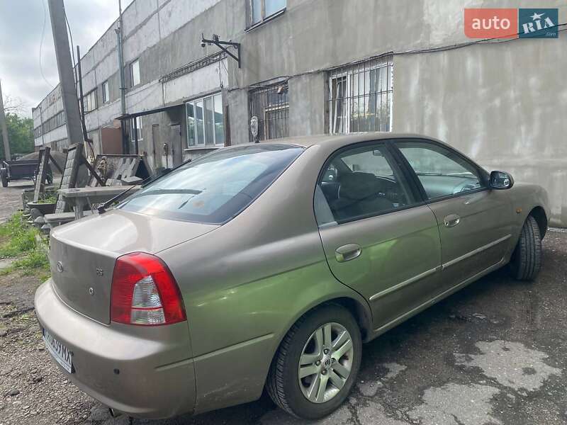 Седан Kia Shuma 2002 в Кам'янському