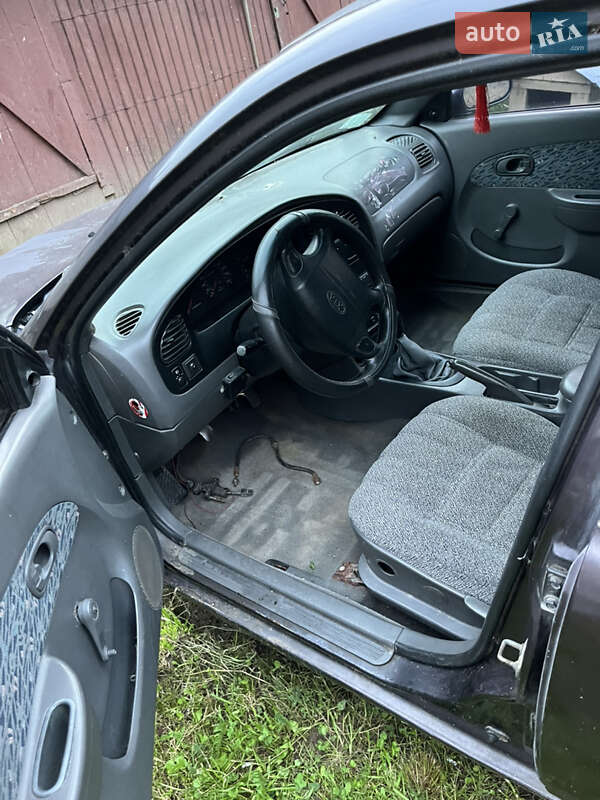 Седан Kia Shuma 1998 в Ужгороде