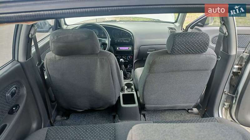 Седан Kia Shuma 2004 в Каменском