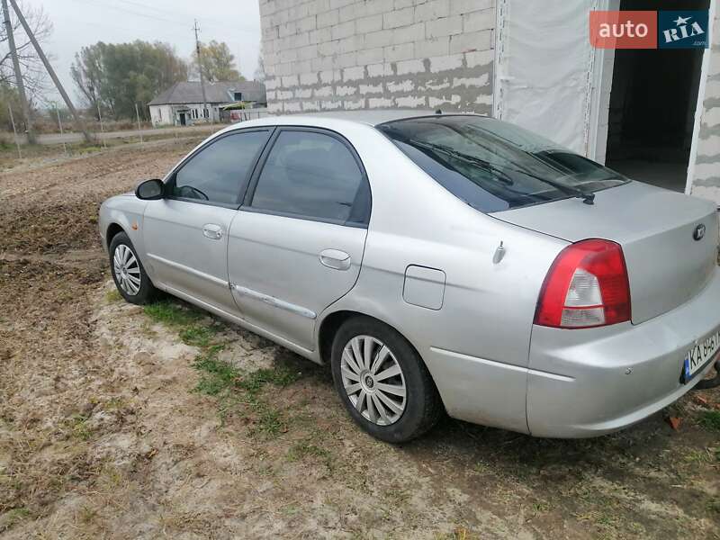 Седан Kia Shuma 2002 в Малині