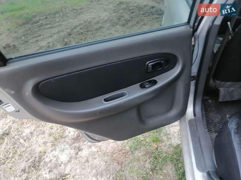 Седан Kia Shuma 2002 в Малині