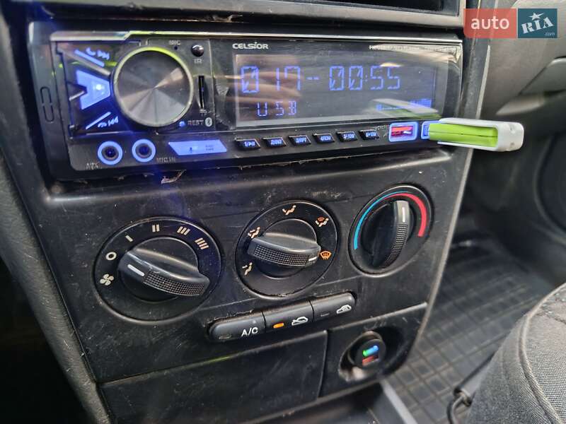 Седан Kia Shuma 2003 в Дунаївцях