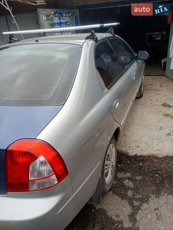 Седан Kia Shuma 2003 в Славянске