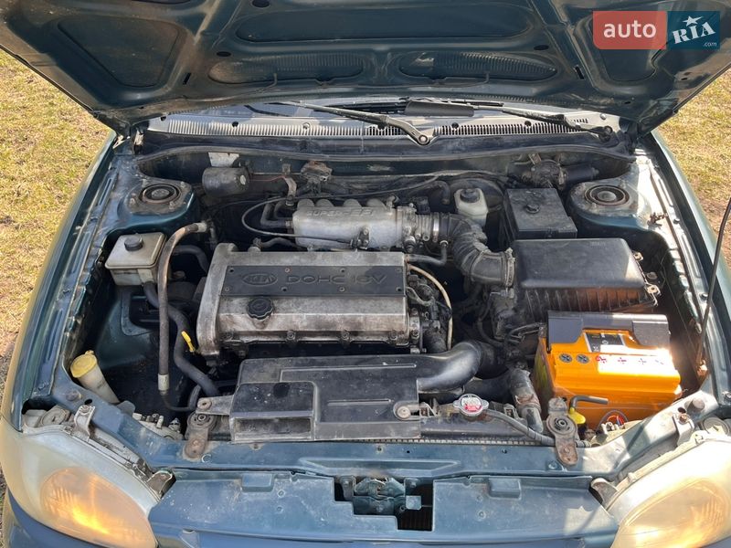 Седан Kia Shuma 2000 в Козове