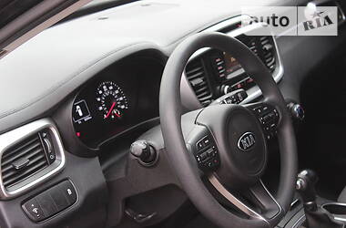 Позашляховик / Кросовер Kia Sorento 2016 в 