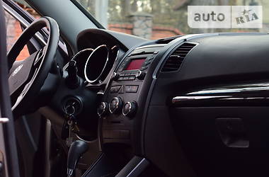 Позашляховик / Кросовер Kia Sorento 2011 в 