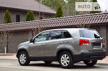 Позашляховик / Кросовер Kia Sorento 2011 в 