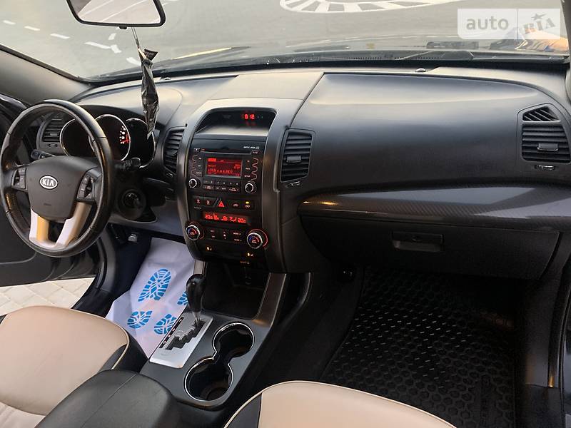 Позашляховик / Кросовер Kia Sorento 2010 в Івано-Франківську