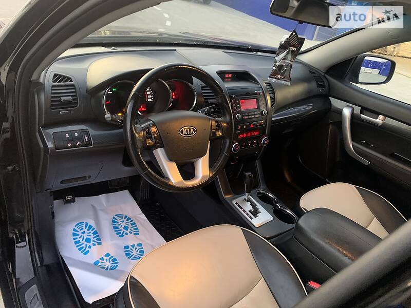 Позашляховик / Кросовер Kia Sorento 2010 в Івано-Франківську