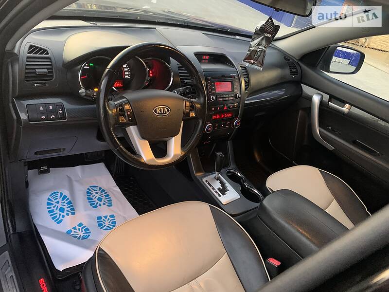 Позашляховик / Кросовер Kia Sorento 2010 в Івано-Франківську