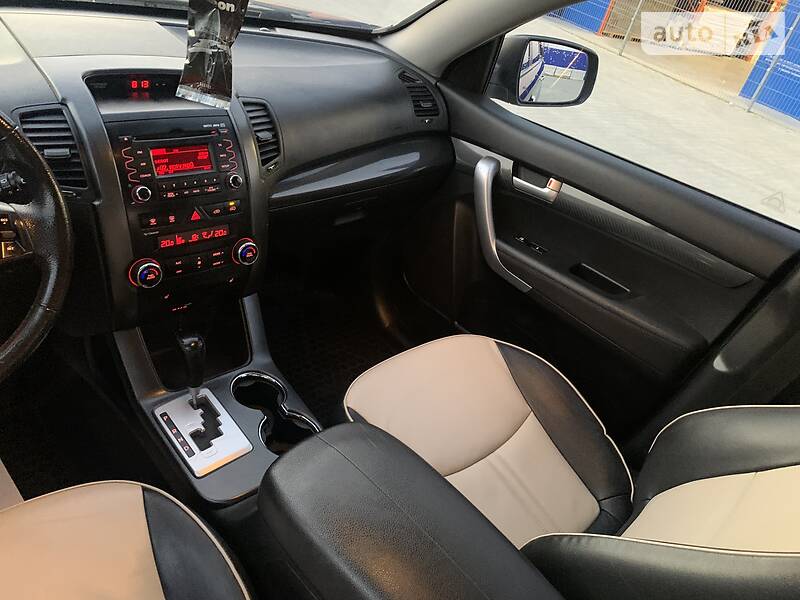 Позашляховик / Кросовер Kia Sorento 2010 в Івано-Франківську
