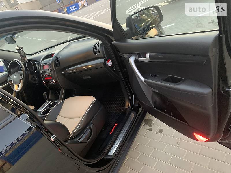 Позашляховик / Кросовер Kia Sorento 2010 в Івано-Франківську