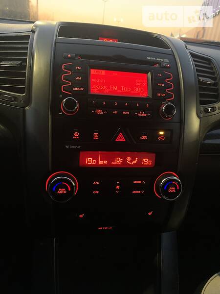 Позашляховик / Кросовер Kia Sorento 2010 в Івано-Франківську