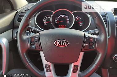 Позашляховик / Кросовер Kia Sorento 2012 в 