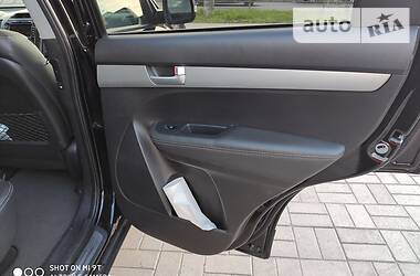 Позашляховик / Кросовер Kia Sorento 2012 в 