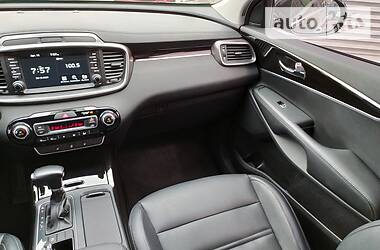 Позашляховик / Кросовер Kia Sorento 2017 в 