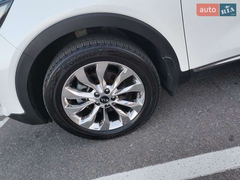 Позашляховик / Кросовер Kia Sorento 2017 в Києві