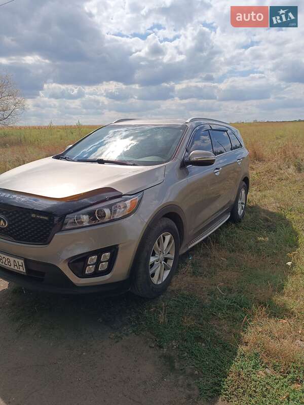 Позашляховик / Кросовер Kia Sorento 2016 в Южноукраїнську