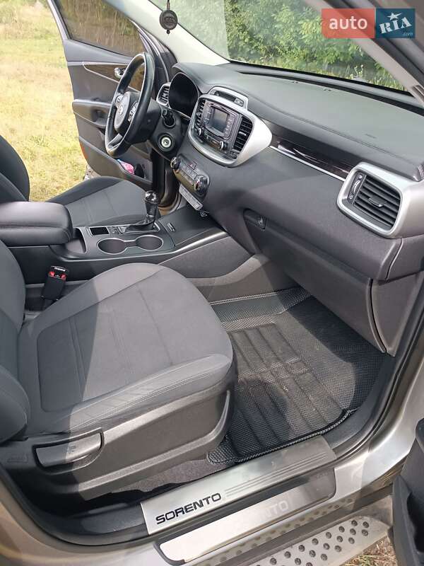 Позашляховик / Кросовер Kia Sorento 2016 в Южноукраїнську