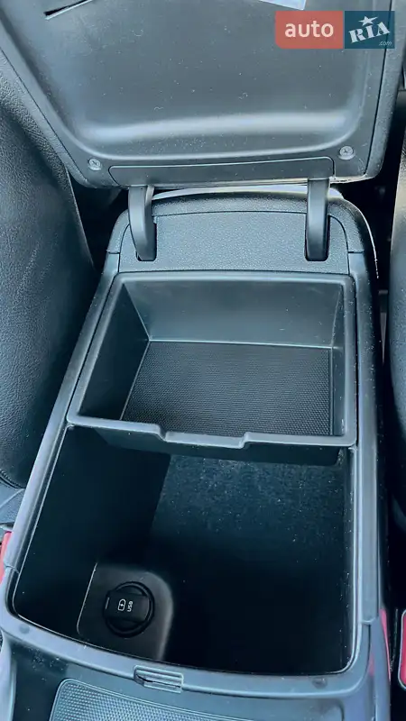 Kia Sorento 2018 VIN 5XYPG4A59KG472593 фото оголошення 37 з 79