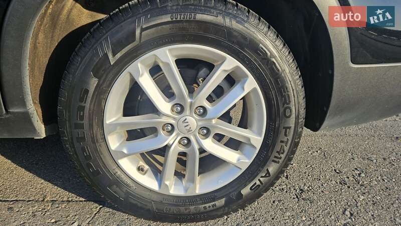 Позашляховик / Кросовер Kia Sorento 2013 в Дніпрі