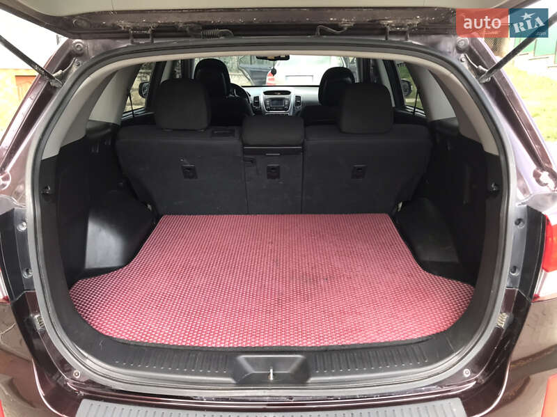 Внедорожник / Кроссовер Kia Sorento 2013 в Скалате