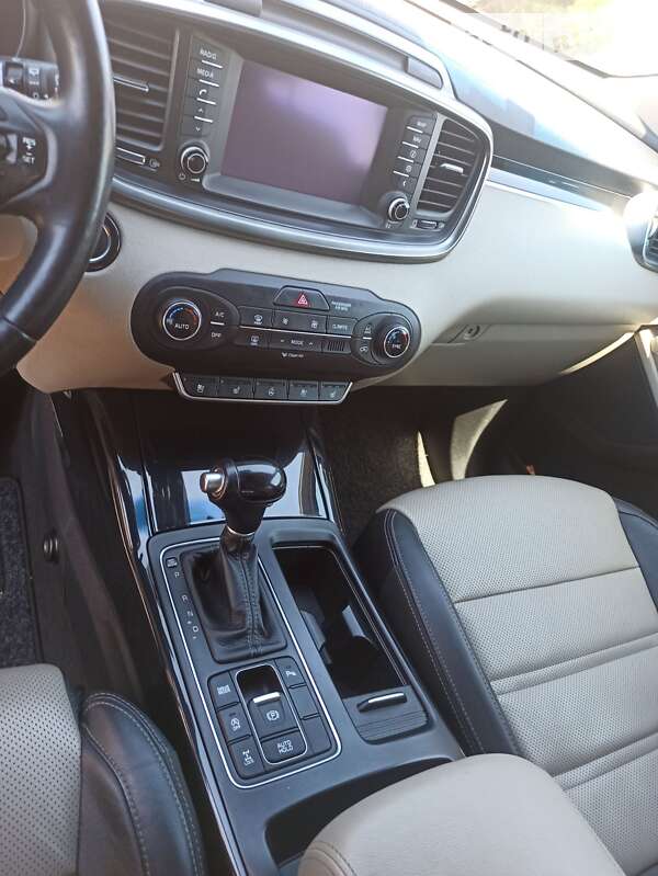 Внедорожник / Кроссовер Kia Sorento 2016 в Николаеве