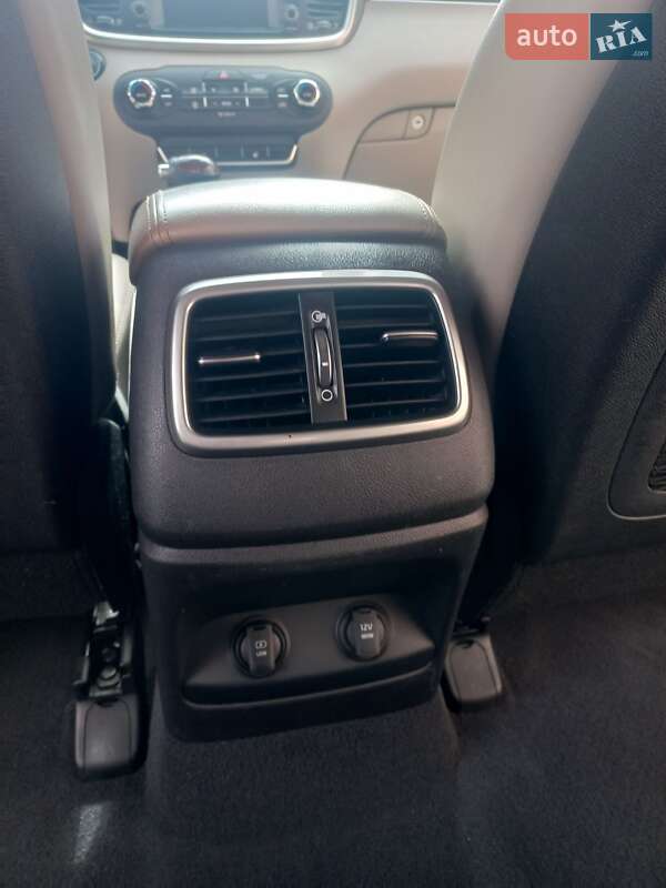 Позашляховик / Кросовер Kia Sorento 2016 в Івано-Франківську