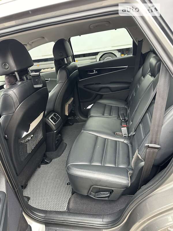 Позашляховик / Кросовер Kia Sorento 2017 в Тернополі