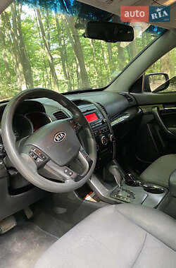 Позашляховик / Кросовер Kia Sorento 2012 в 