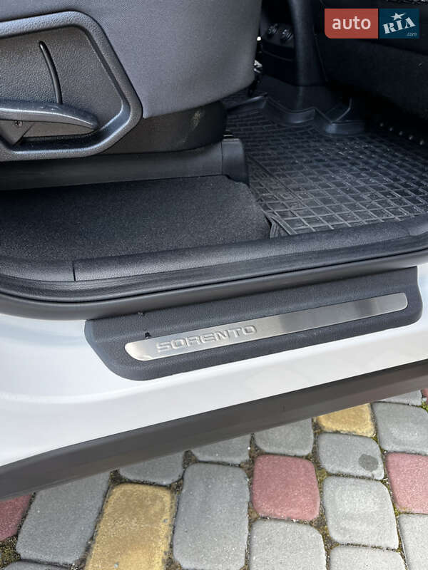 Позашляховик / Кросовер Kia Sorento 2016 в Вараші