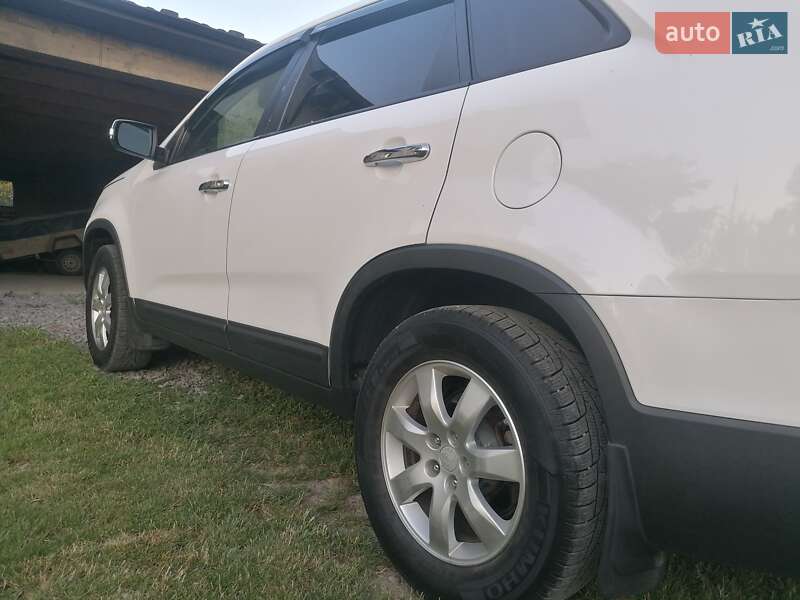 Внедорожник / Кроссовер Kia Sorento 2011 в Сторожинце