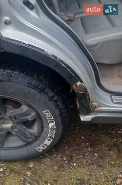 Внедорожник / Кроссовер Kia Sorento 2004 в 