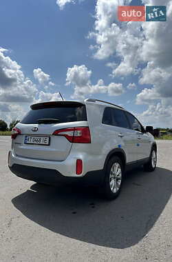 Позашляховик / Кросовер Kia Sorento 2012 в Івано-Франківську