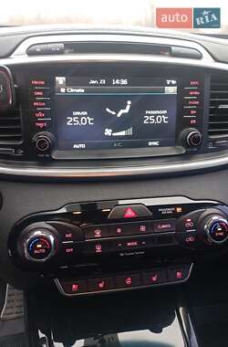 Внедорожник / Кроссовер Kia Sorento 2017 в 