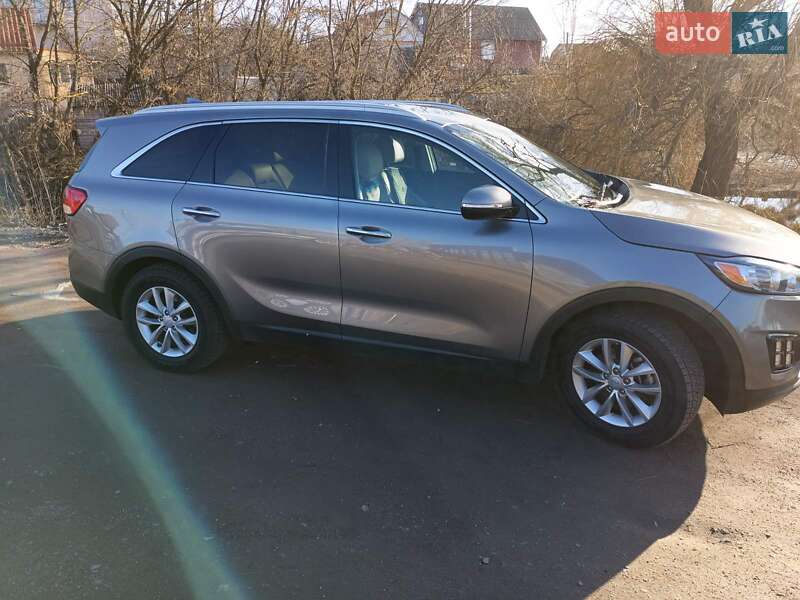 Внедорожник / Кроссовер Kia Sorento 2016 в Черняхове