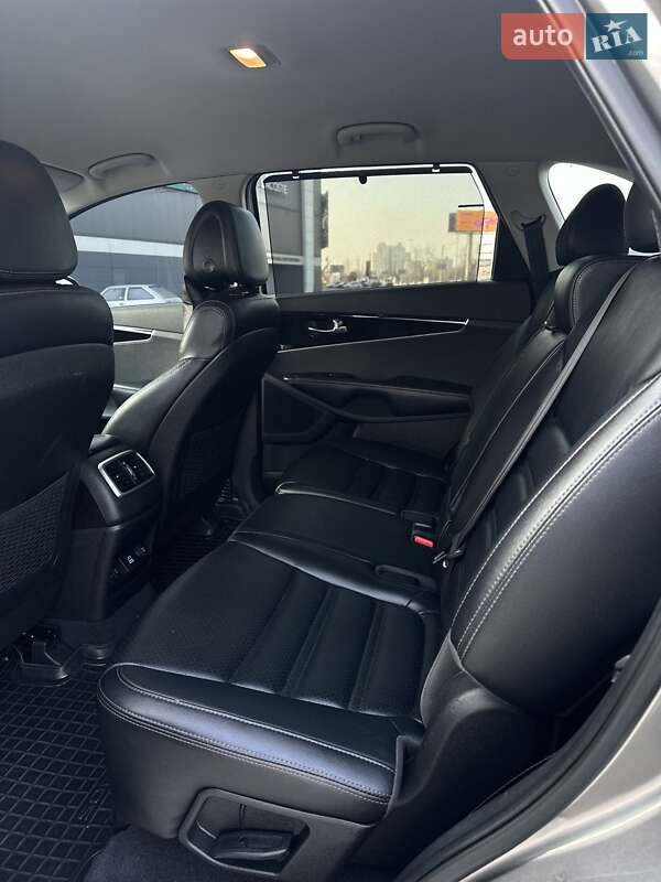Позашляховик / Кросовер Kia Sorento 2015 в Києві