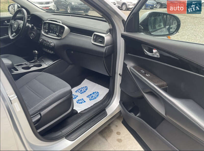 Позашляховик / Кросовер Kia Sorento 2017 в Івано-Франківську