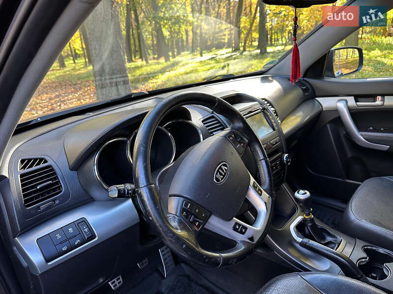 Позашляховик / Кросовер Kia Sorento 2012 в Чернівцях