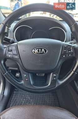 Позашляховик / Кросовер Kia Sorento 2013 в 