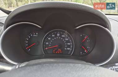 Позашляховик / Кросовер Kia Sorento 2013 в 
