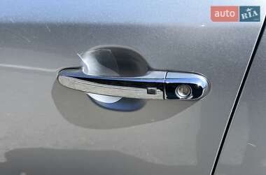 Позашляховик / Кросовер Kia Sorento 2012 в 