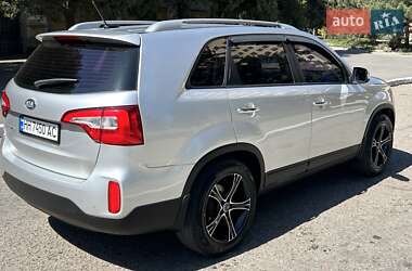 Позашляховик / Кросовер Kia Sorento 2012 в 